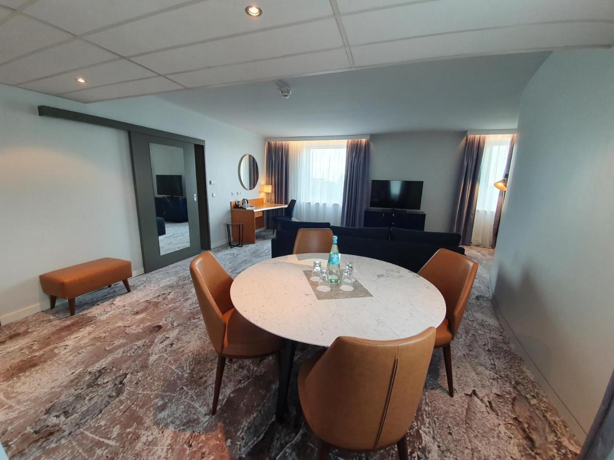 Suite mit 1 Schlafzimmer mit Kingsize-Bett und Stadtblick