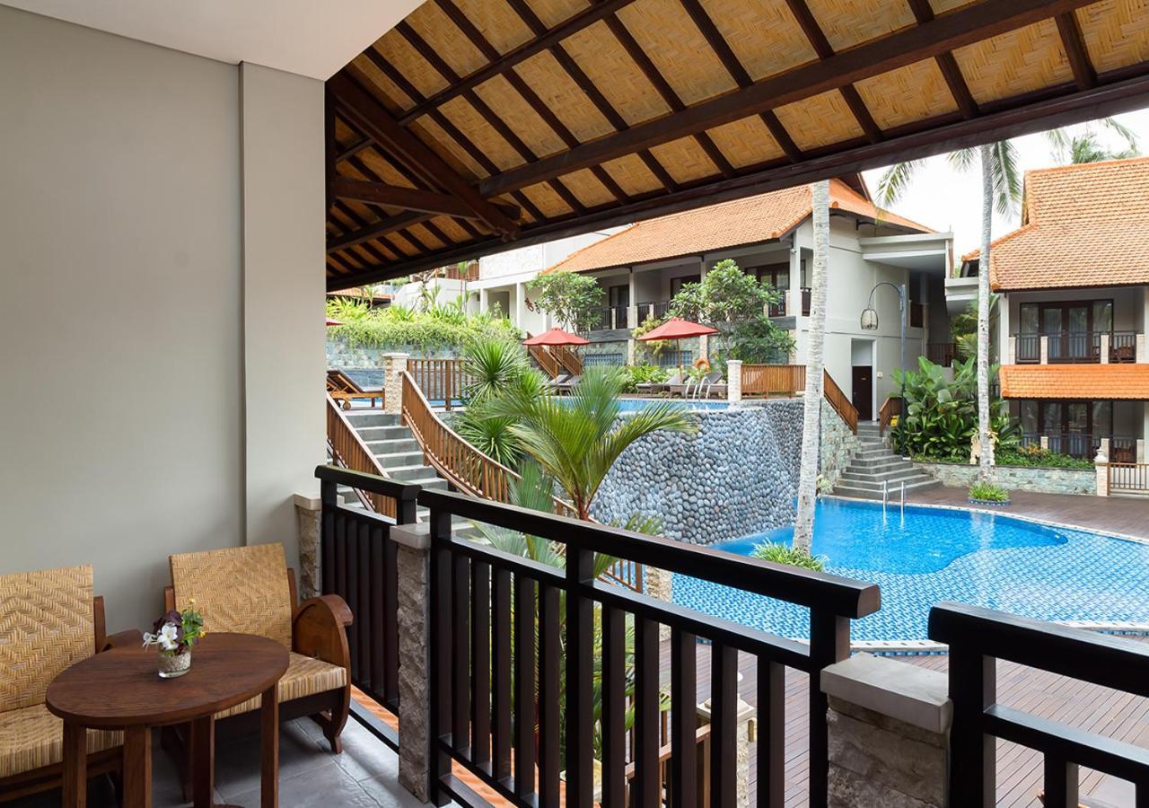 Deluxe Double Room Pool View Bath Tub Non-Smoking