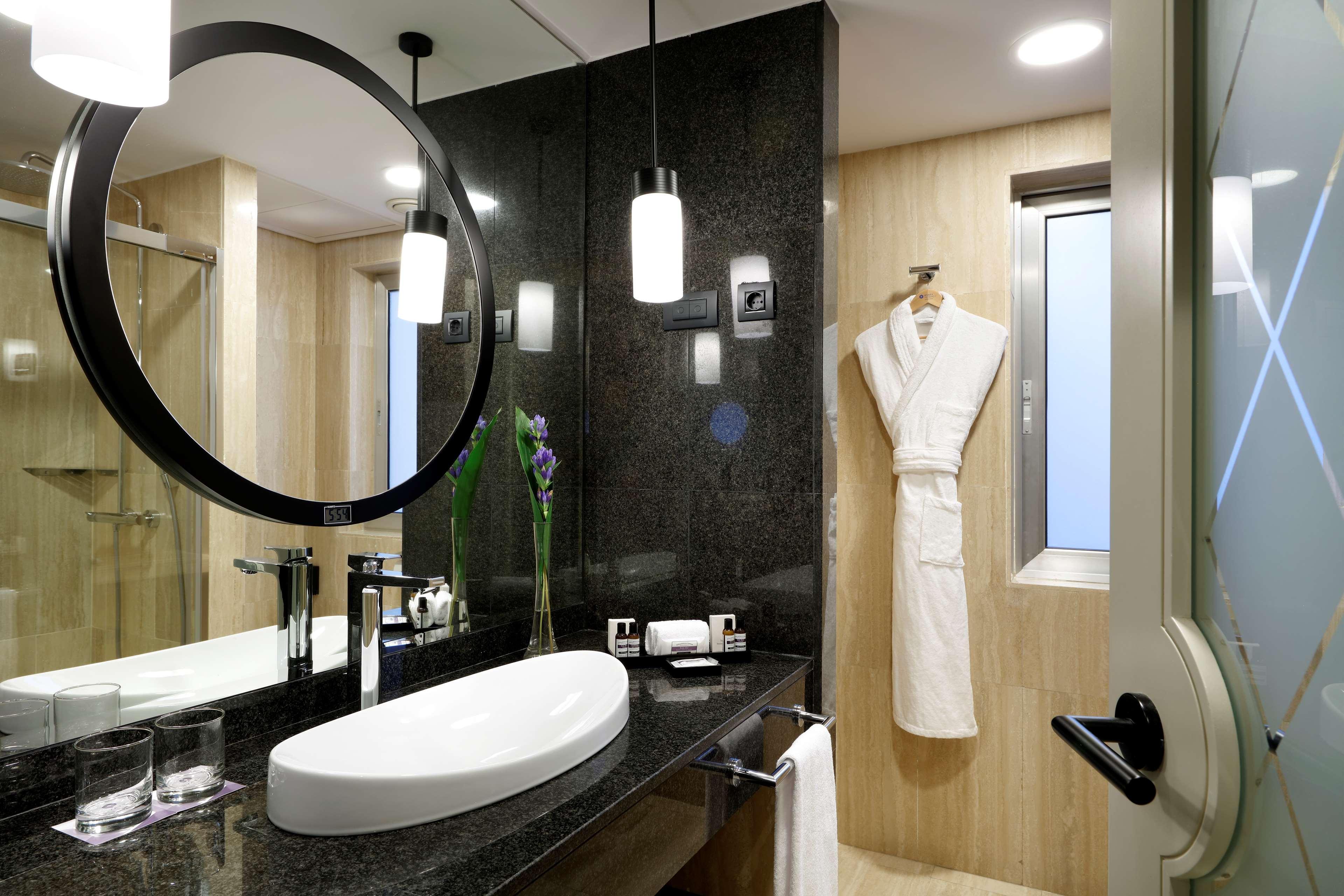 Regency King Suite Club Access