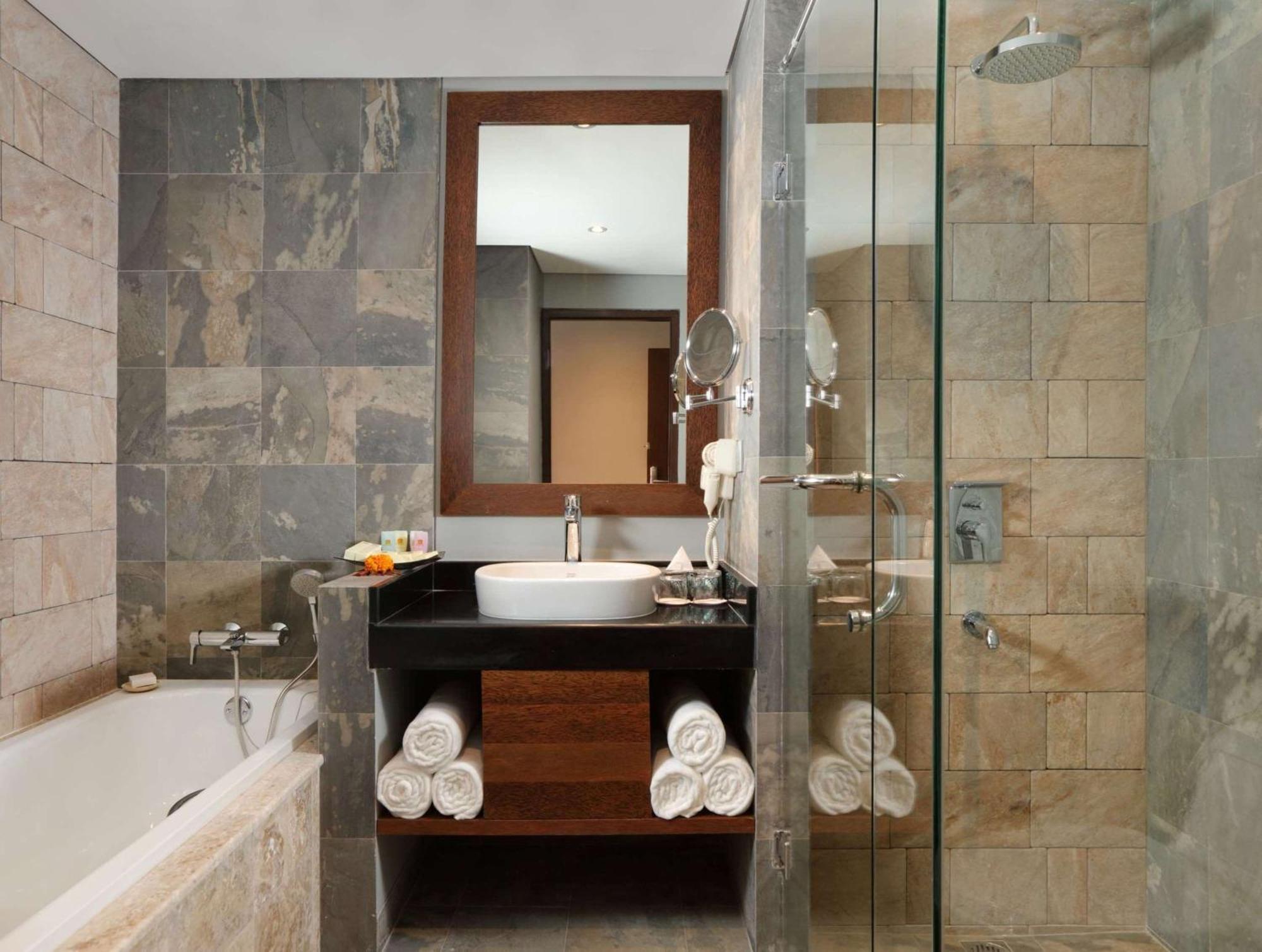 Deluxe Double Room Bath Tub Non-Smoking