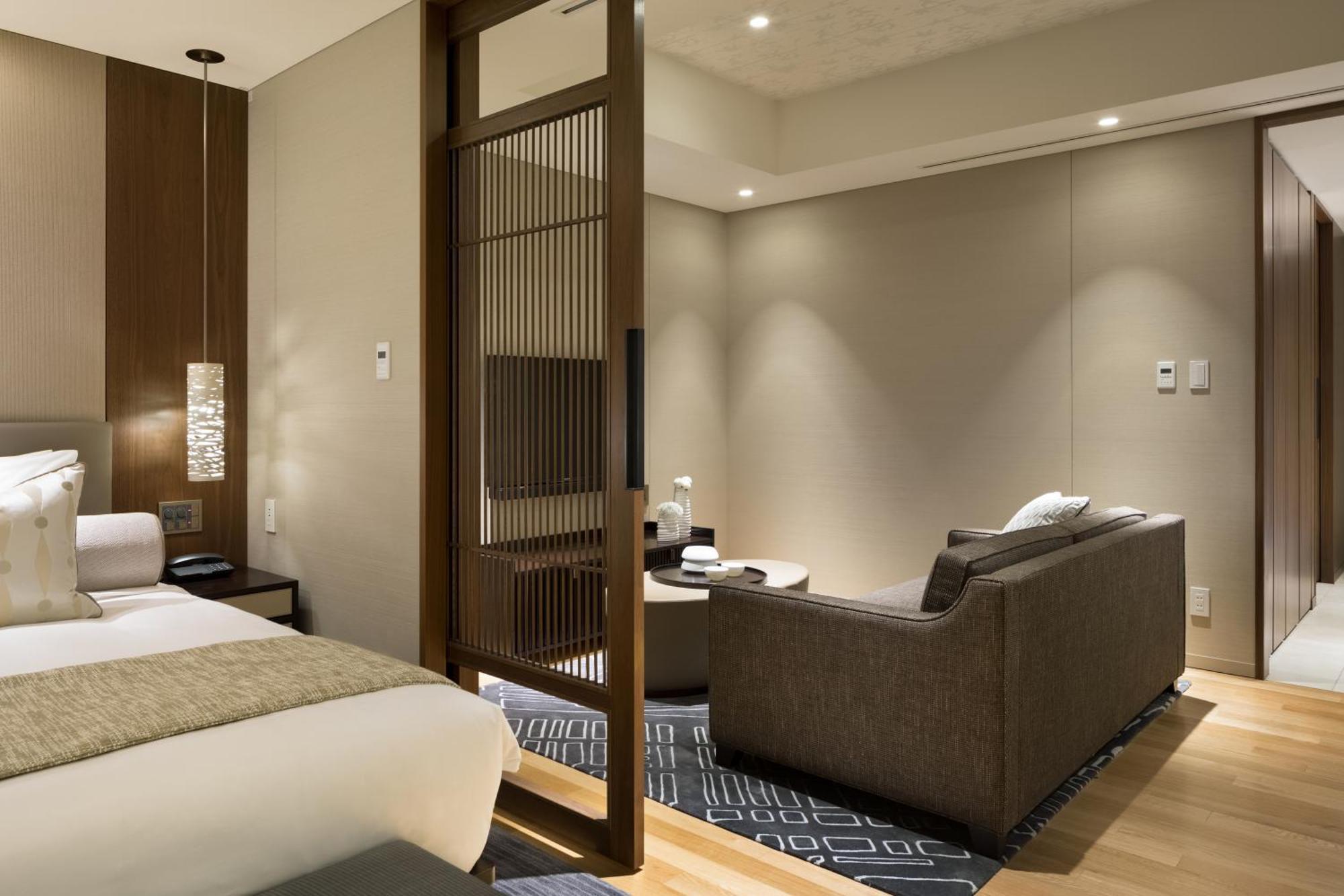 Deluxe One-Bedroom Apartment
