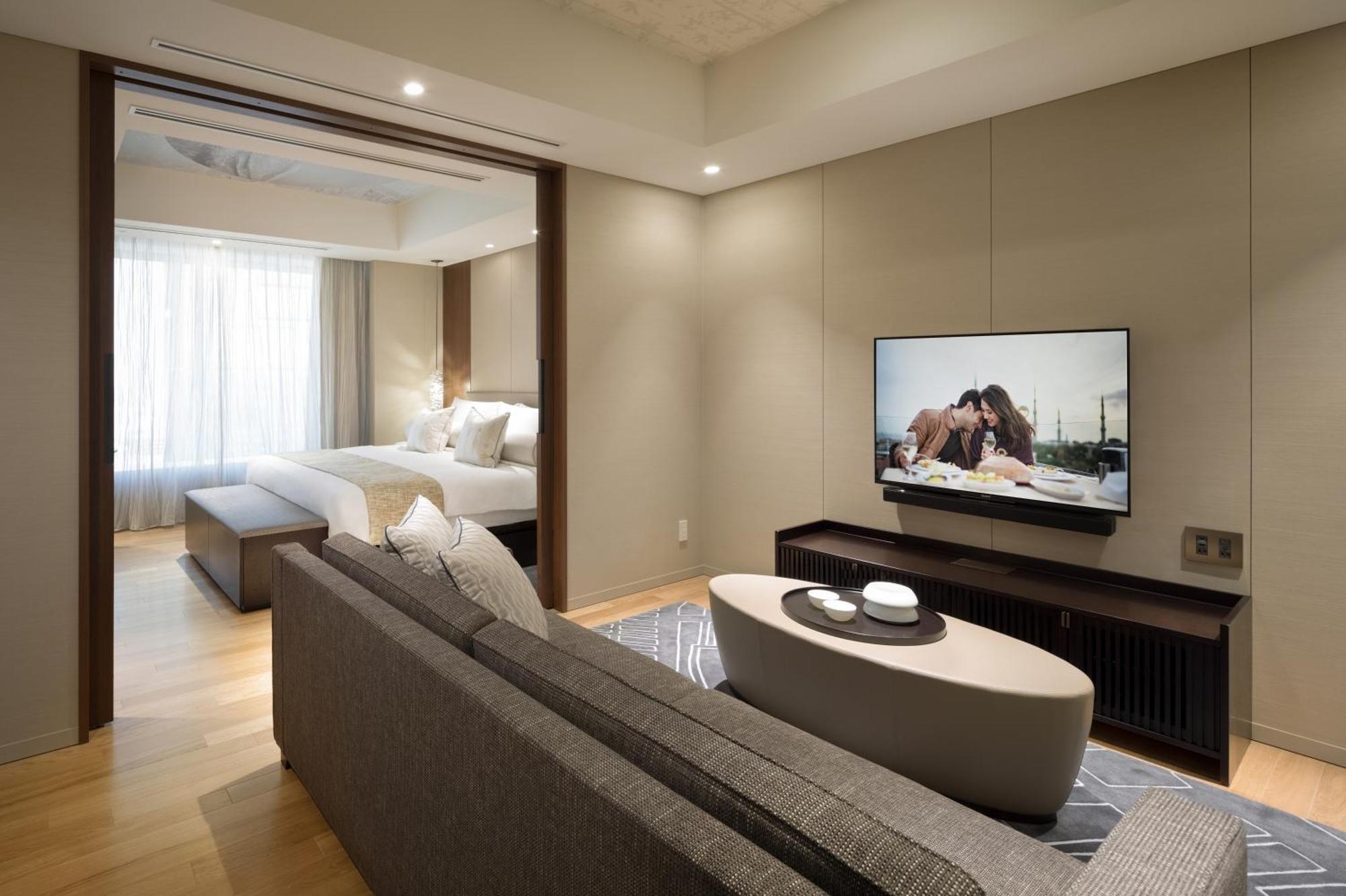 Deluxe One-Bedroom Apartment