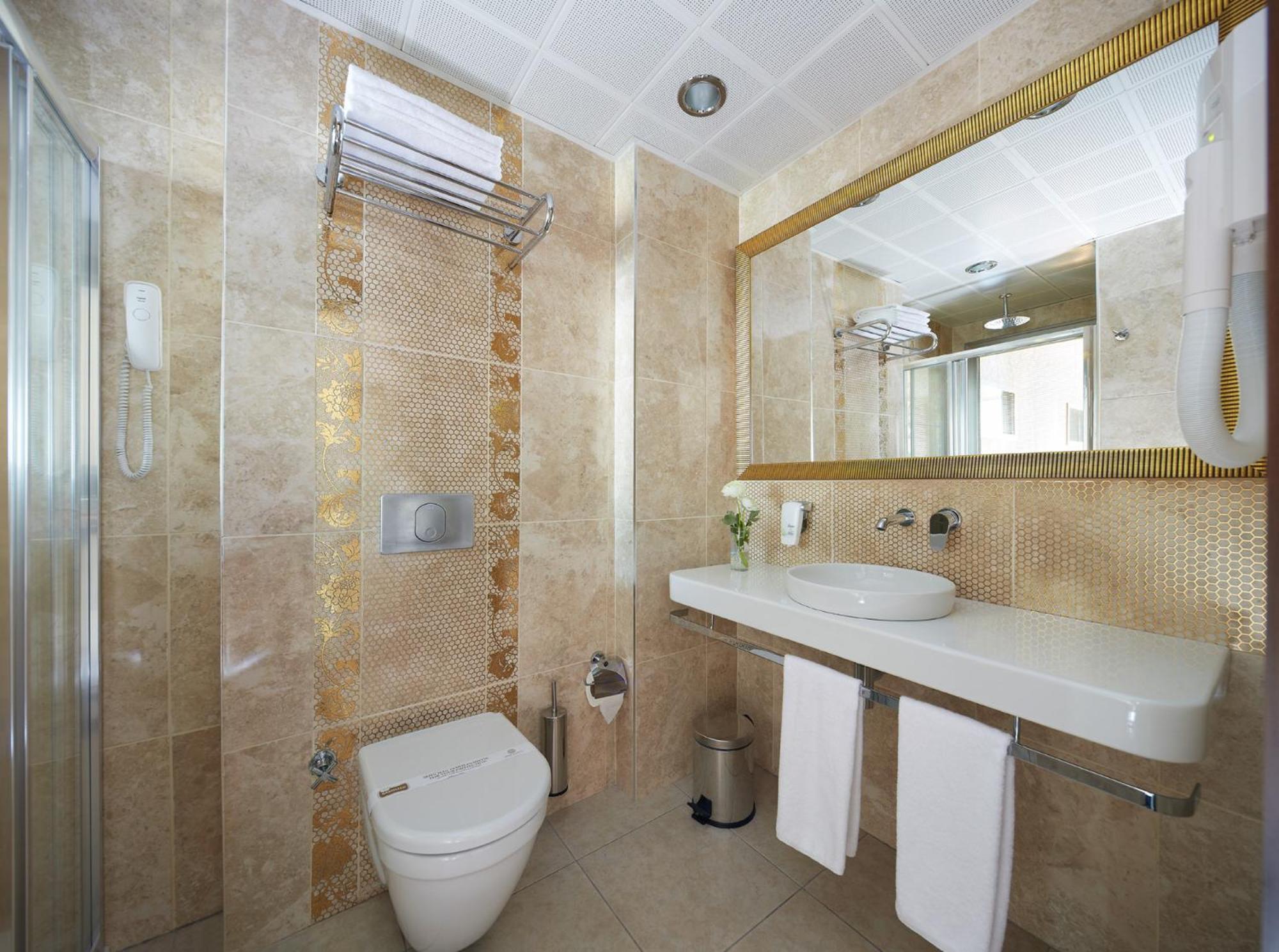 Standard Triple Room-Emre Hotel