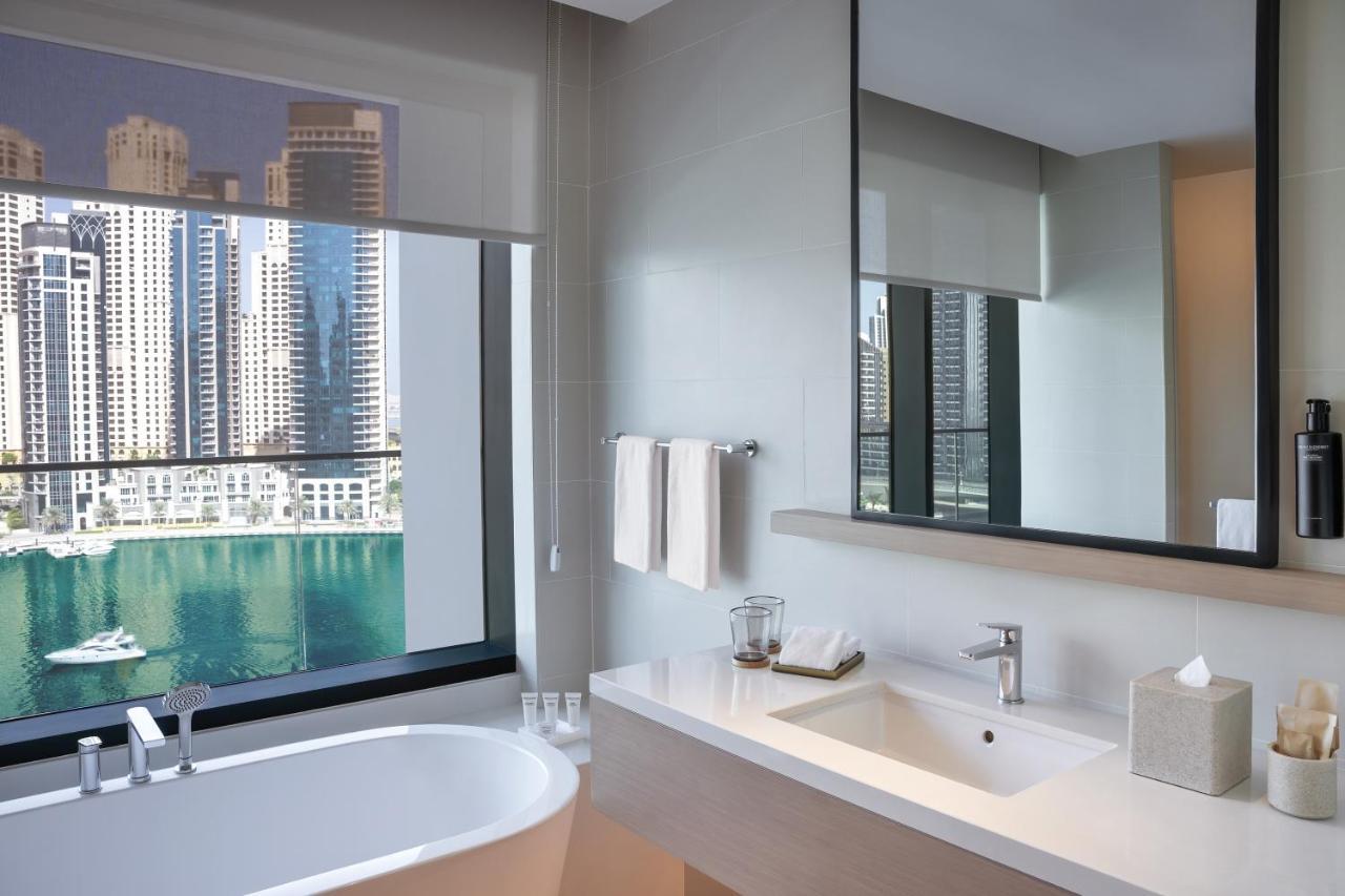 Marina View Deluxe Suite Private Balcony