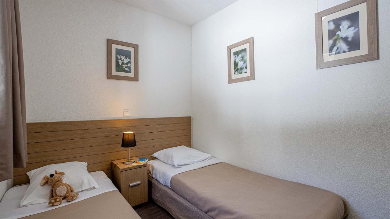 Deluxe One-Bedroom Apartment
