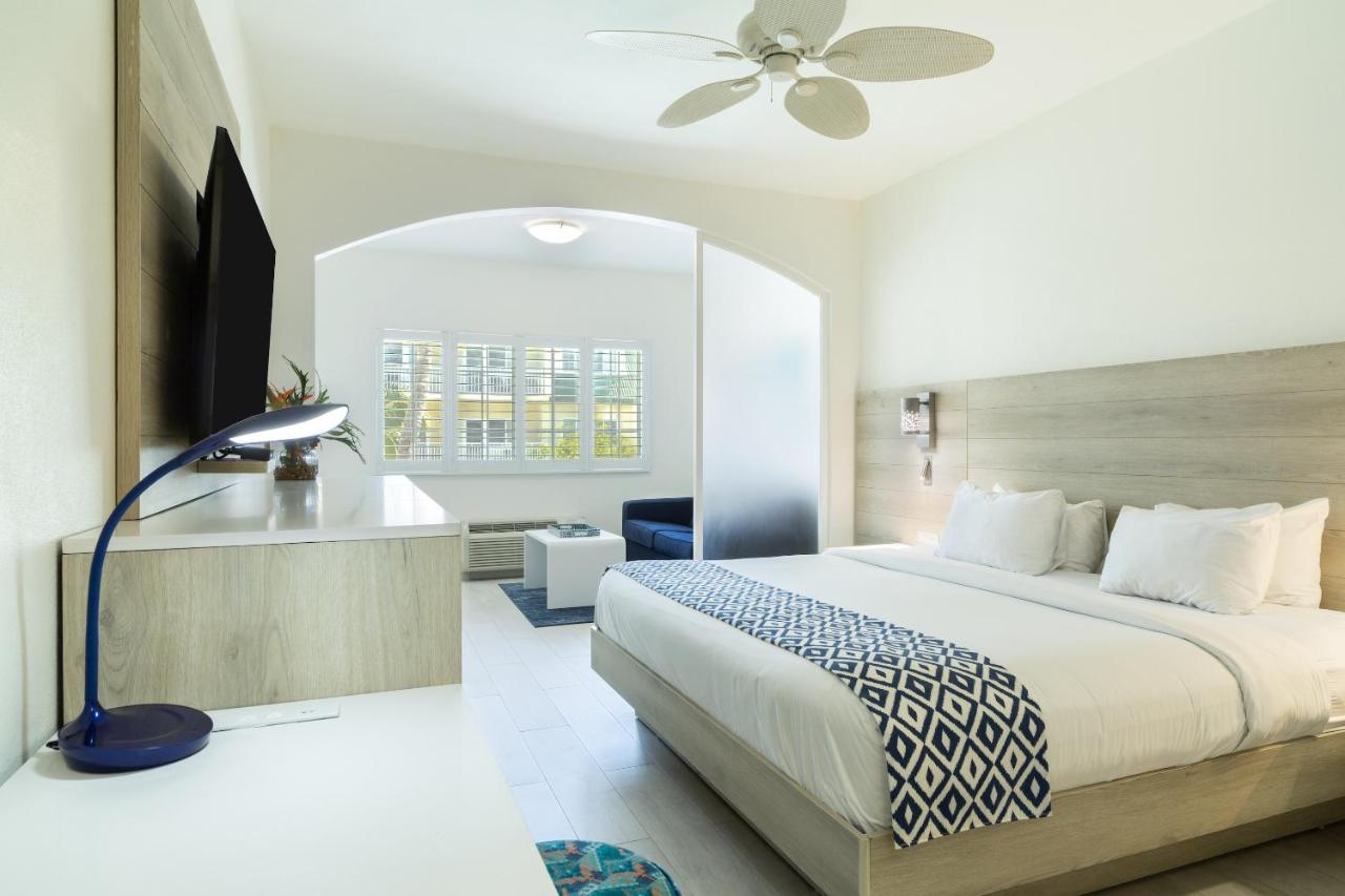 Poolside Room -1 King Bed