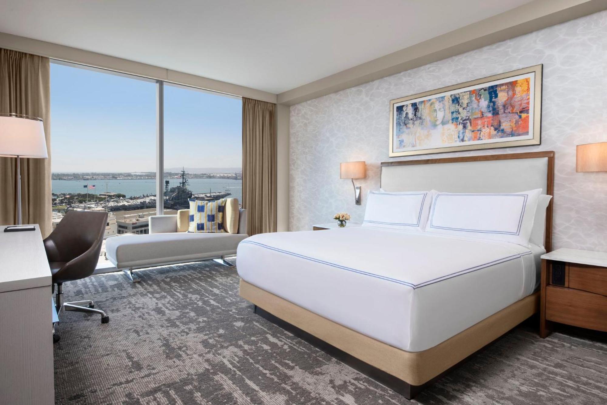Premium King Room with Water View,1028873512:JPEG