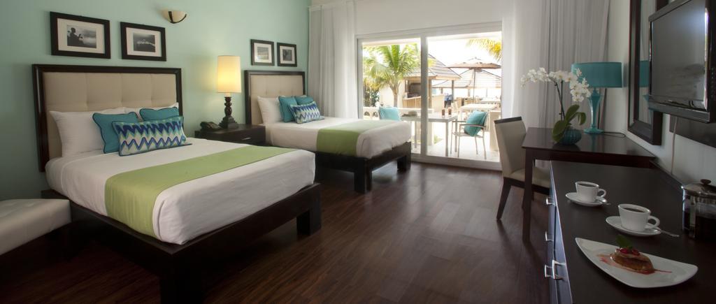 Habitación Doble con cama grande y vistas al mar