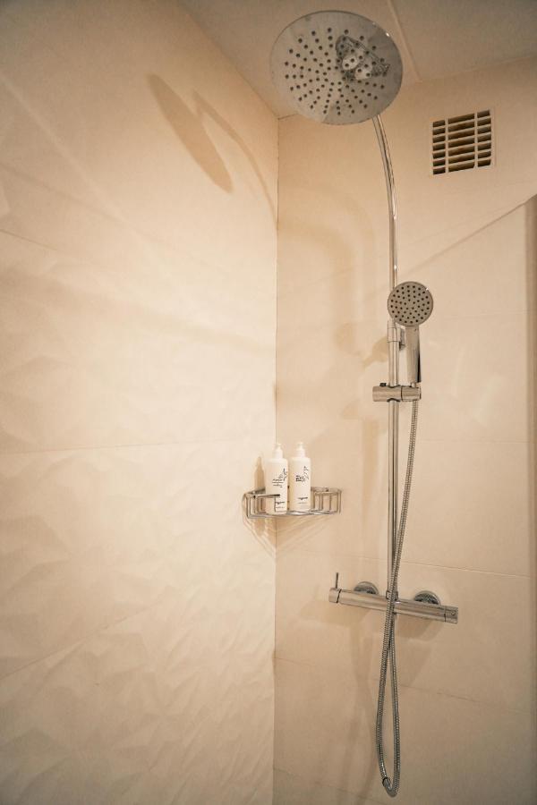 Chambre Triple - Vue sur la Piscine