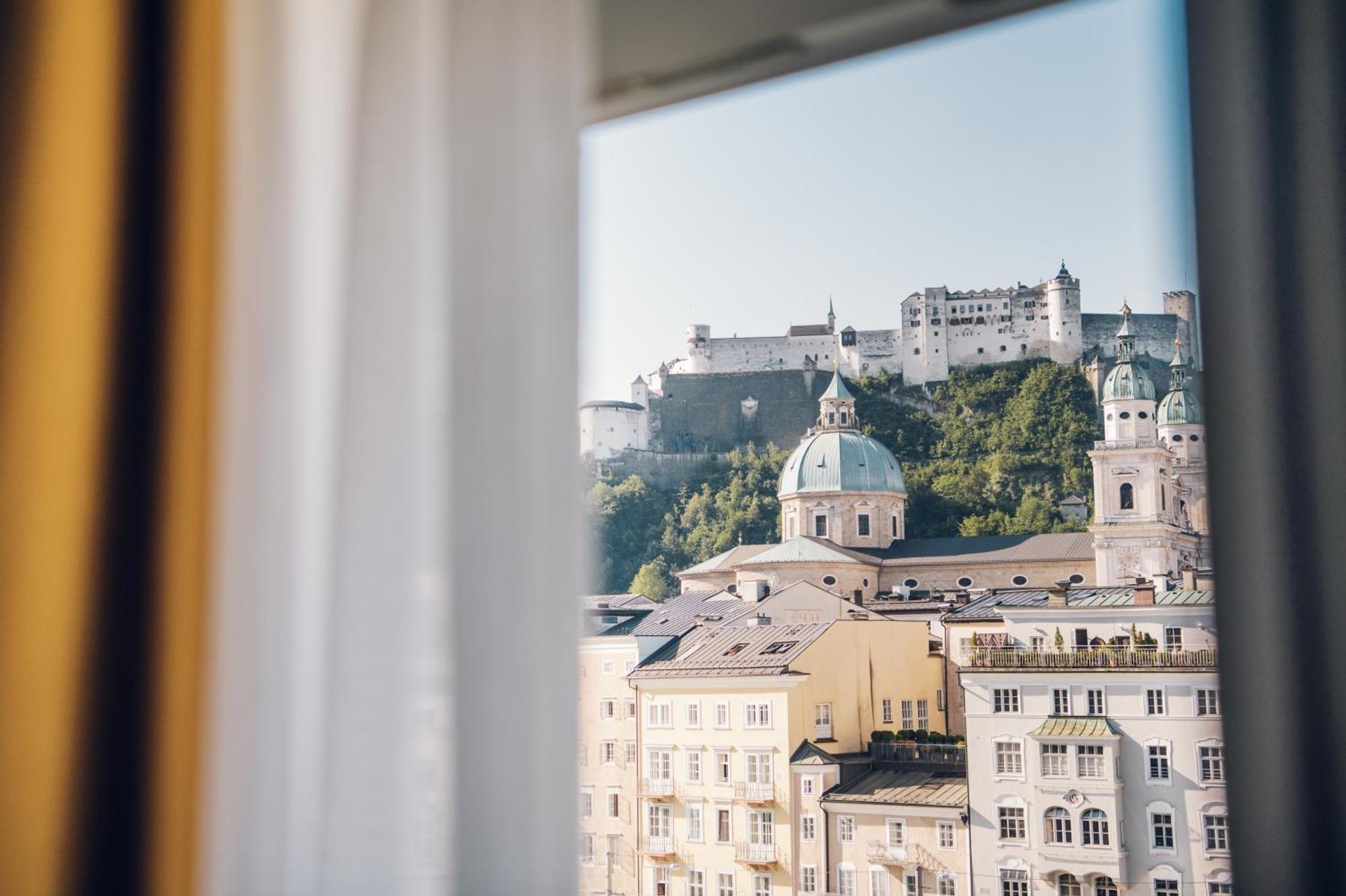 Junior Suite with view of old town