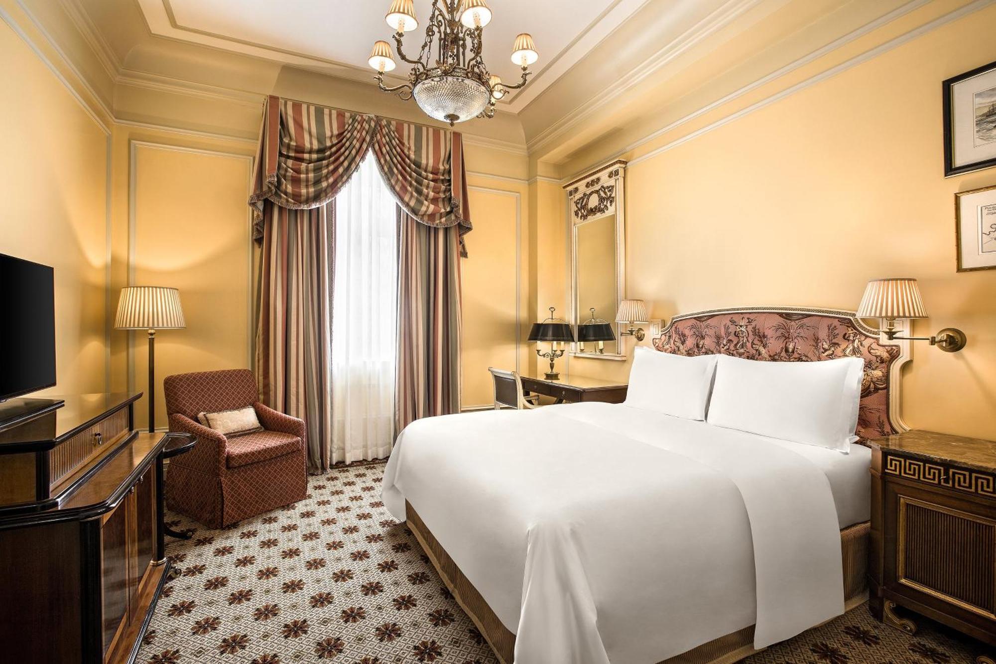 Classic Guest room 1 King Courtyard view