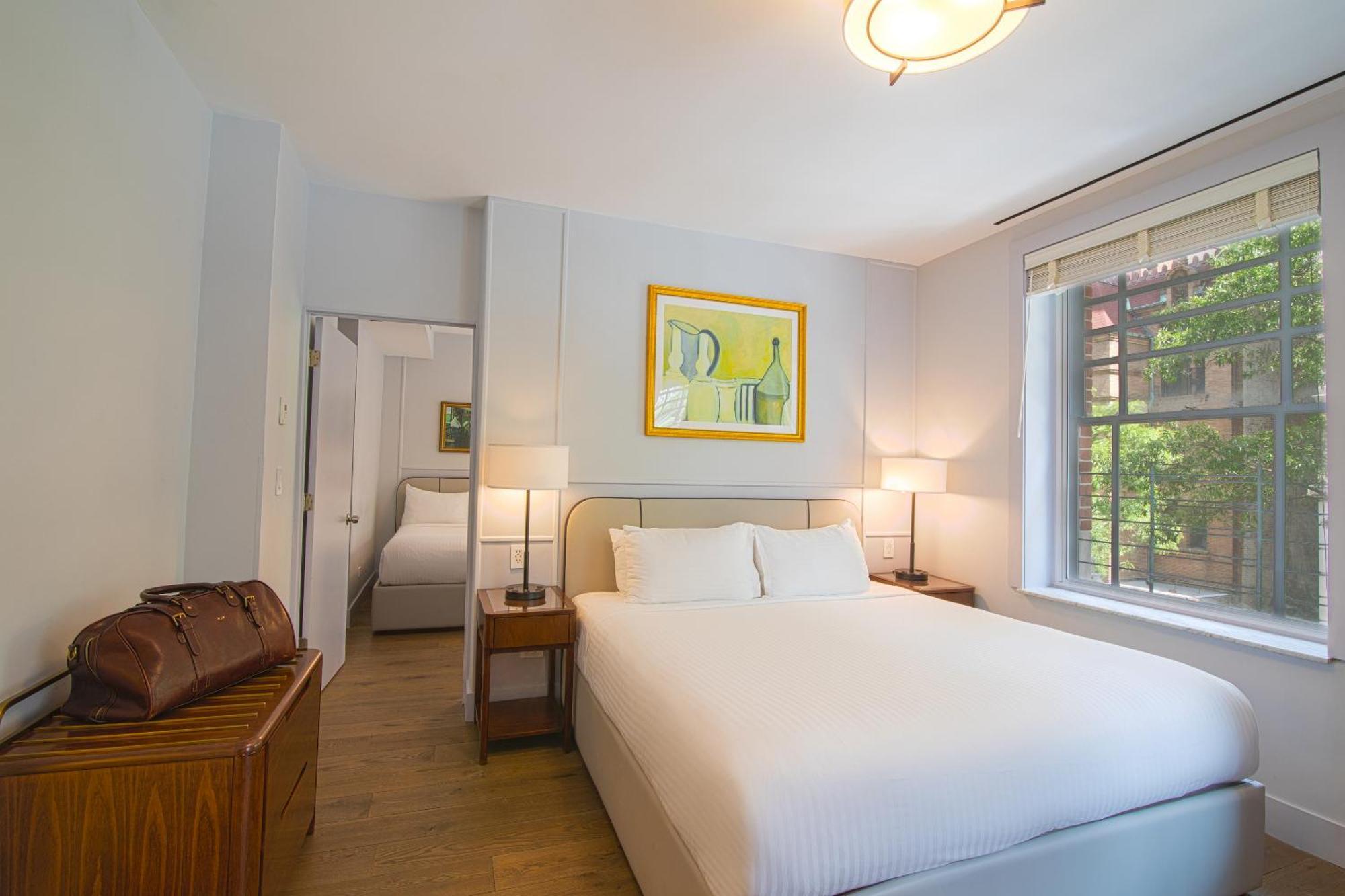 Family Suite 1 King Bed & 2 Full Beds,1588042573:JPEG