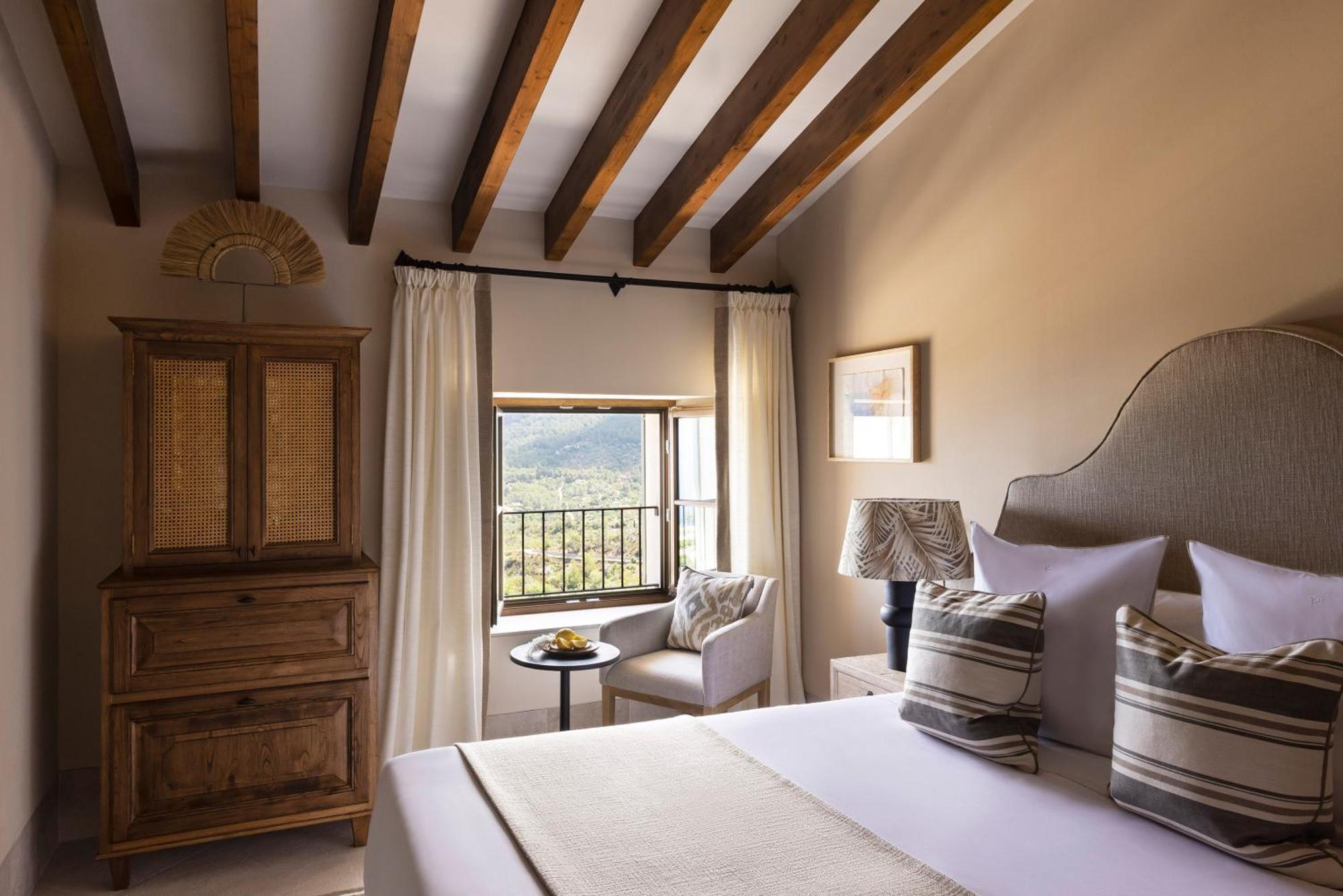 Double or Twin Room Mountain View