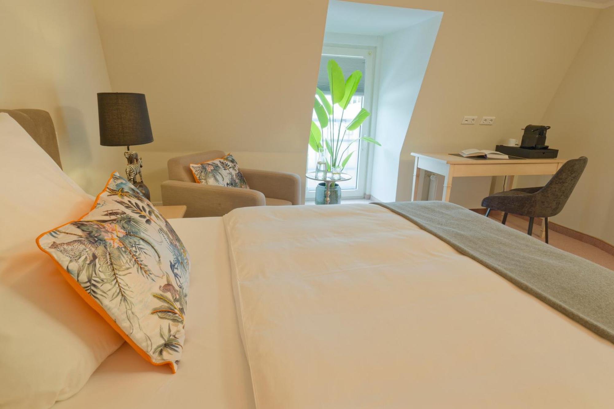 Comfort Queen Room