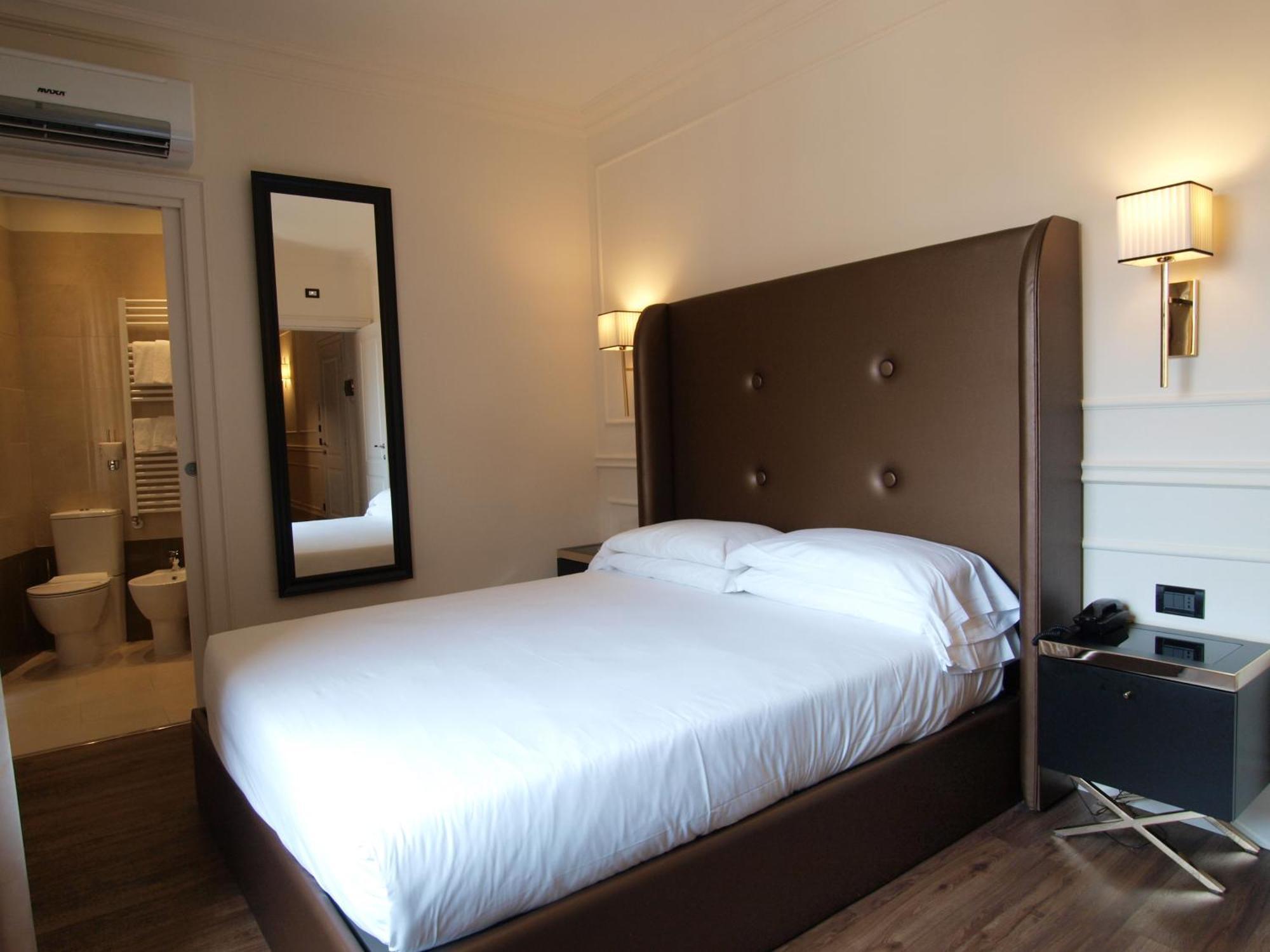Deluxe One-Bedroom Apartment