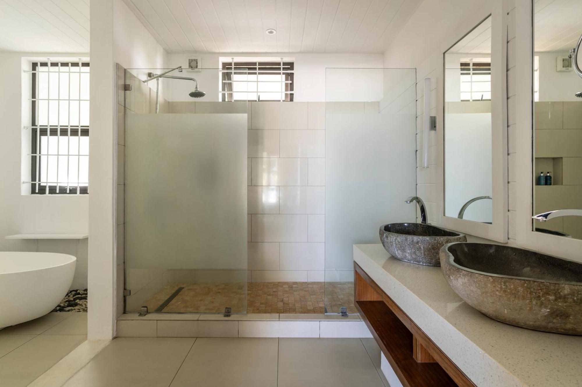 Deluxe Beach Front Suite