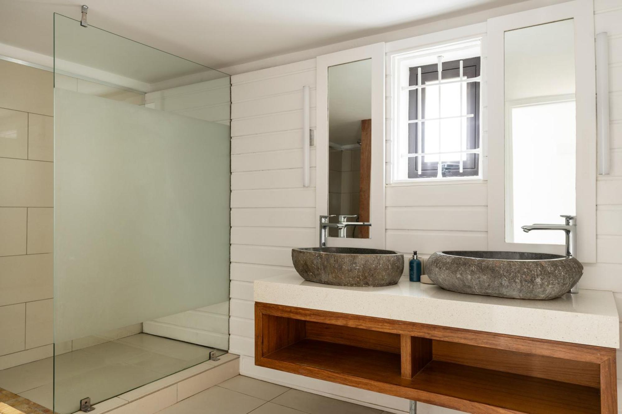 Deluxe Beach Front Suite