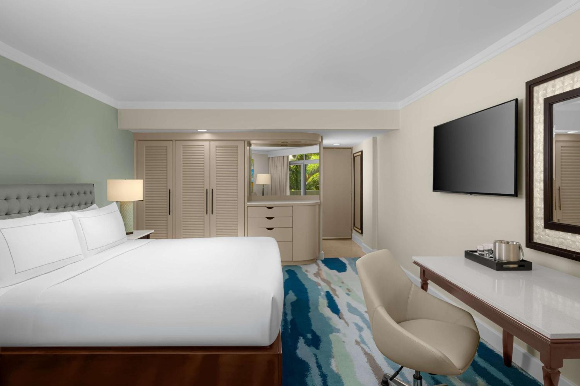 King Room with Garden/Tower View