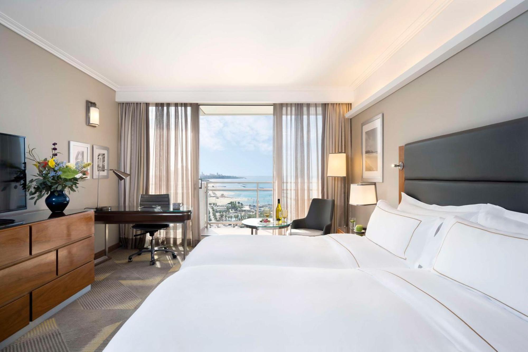 Quarto com 2 Camas de Solteiro e Vista do Mar