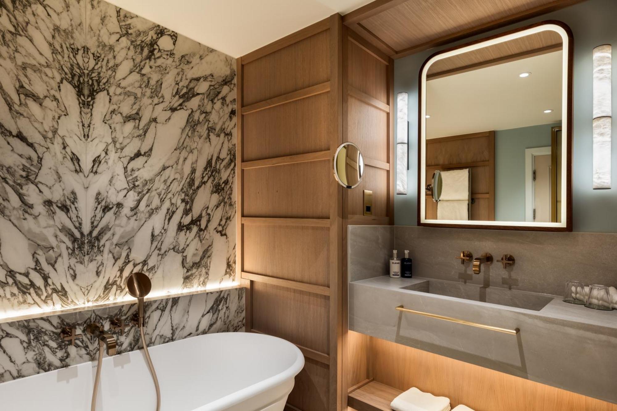 Corner Suite access to full spa facilities