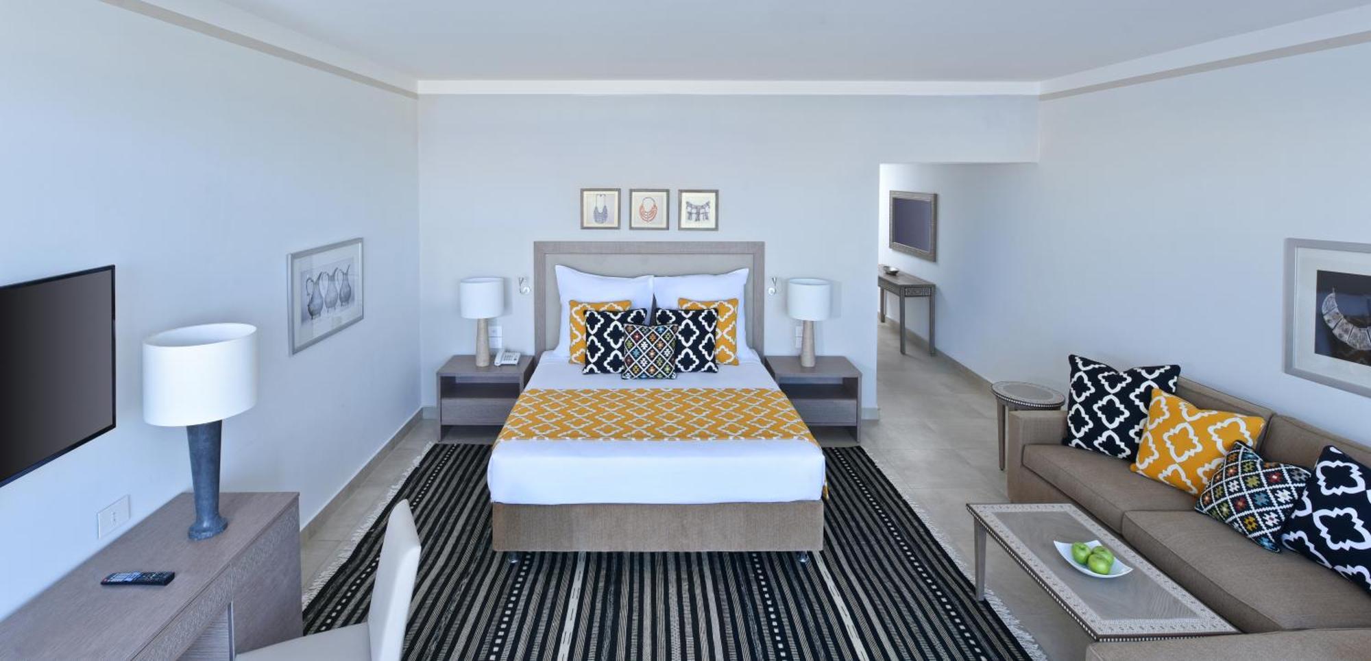 Deluxe Queen or Twin Beds Sea View