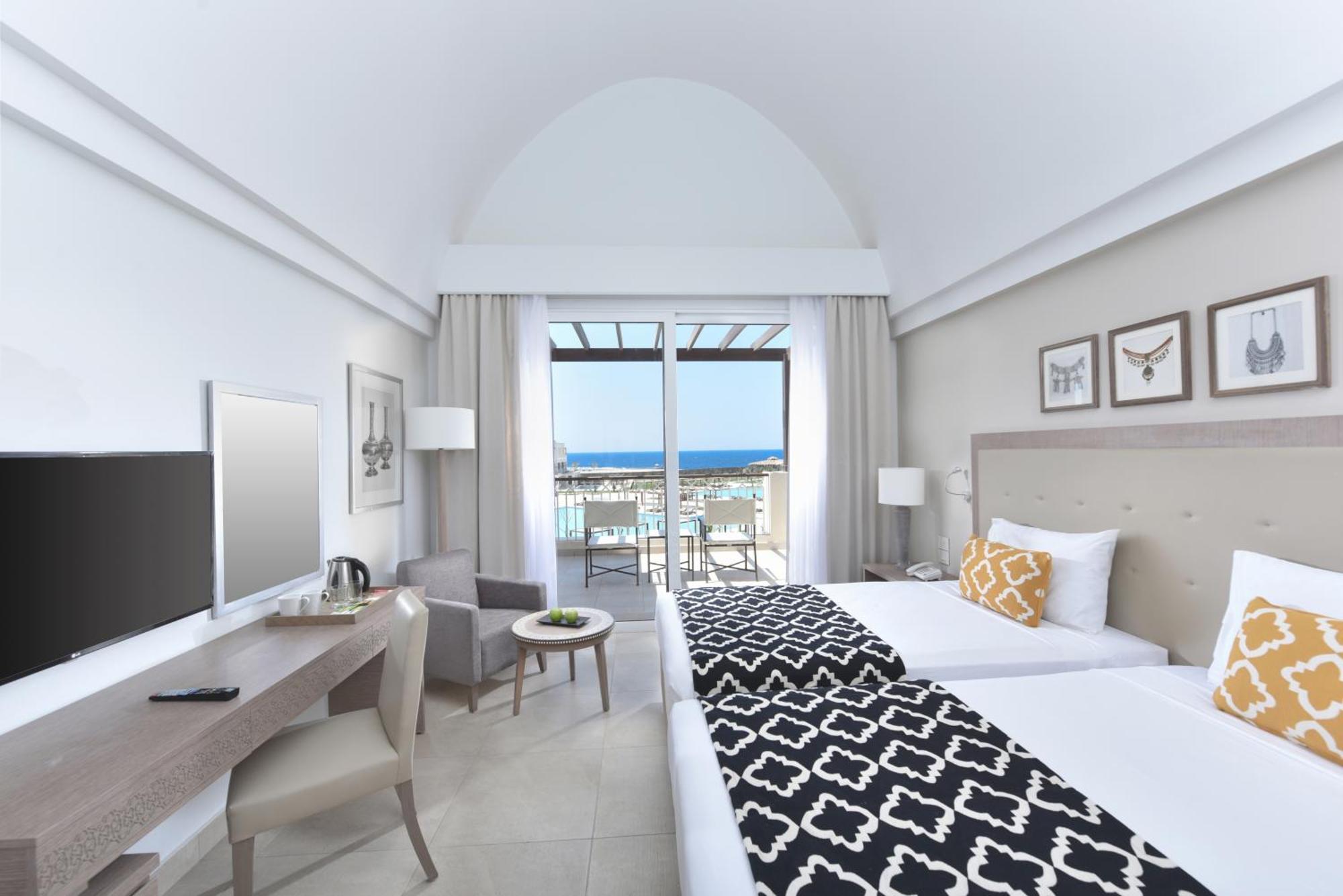 Superior Queen or Twin Beds Sea Side View