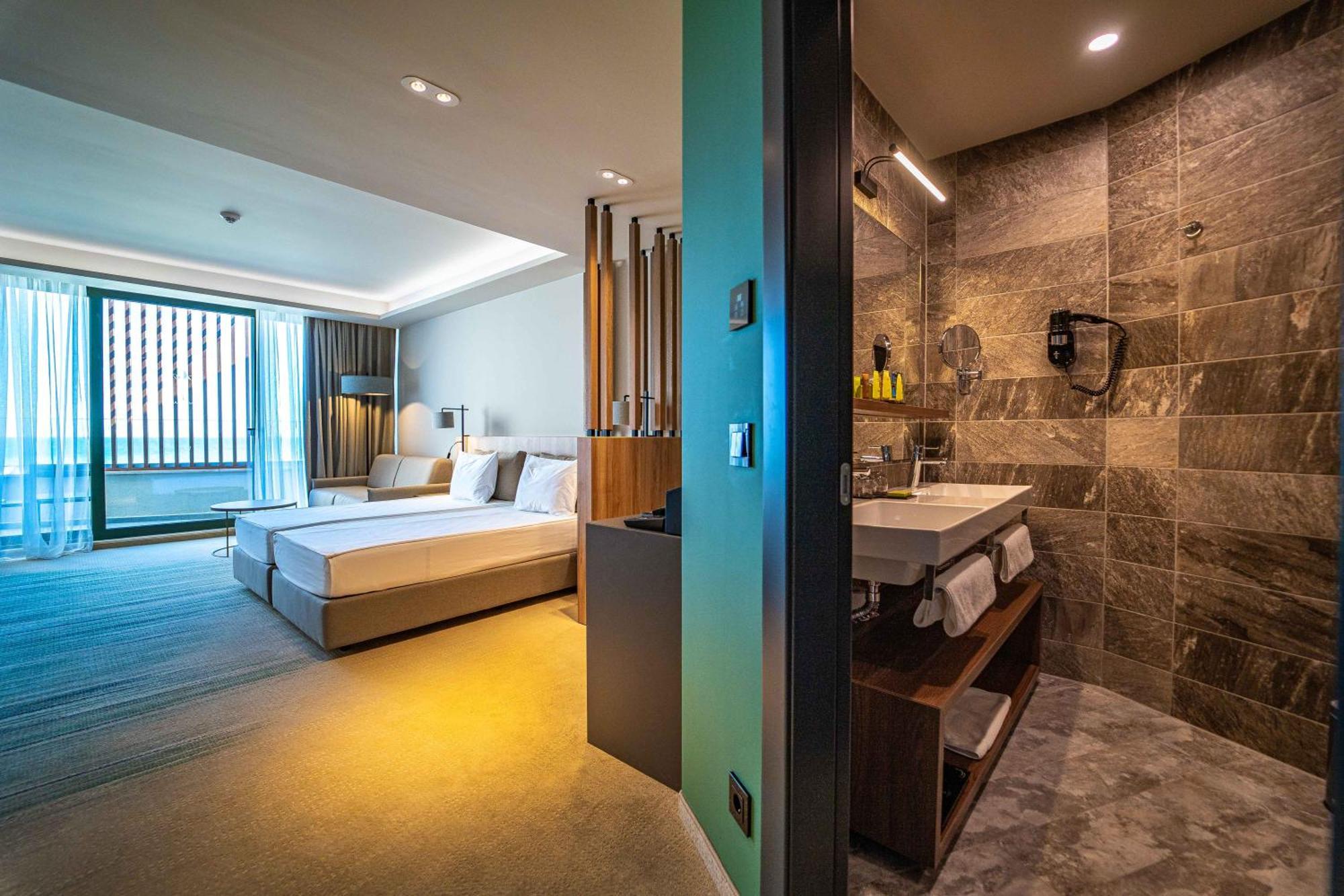 Double Room Sea View & Beach Access
