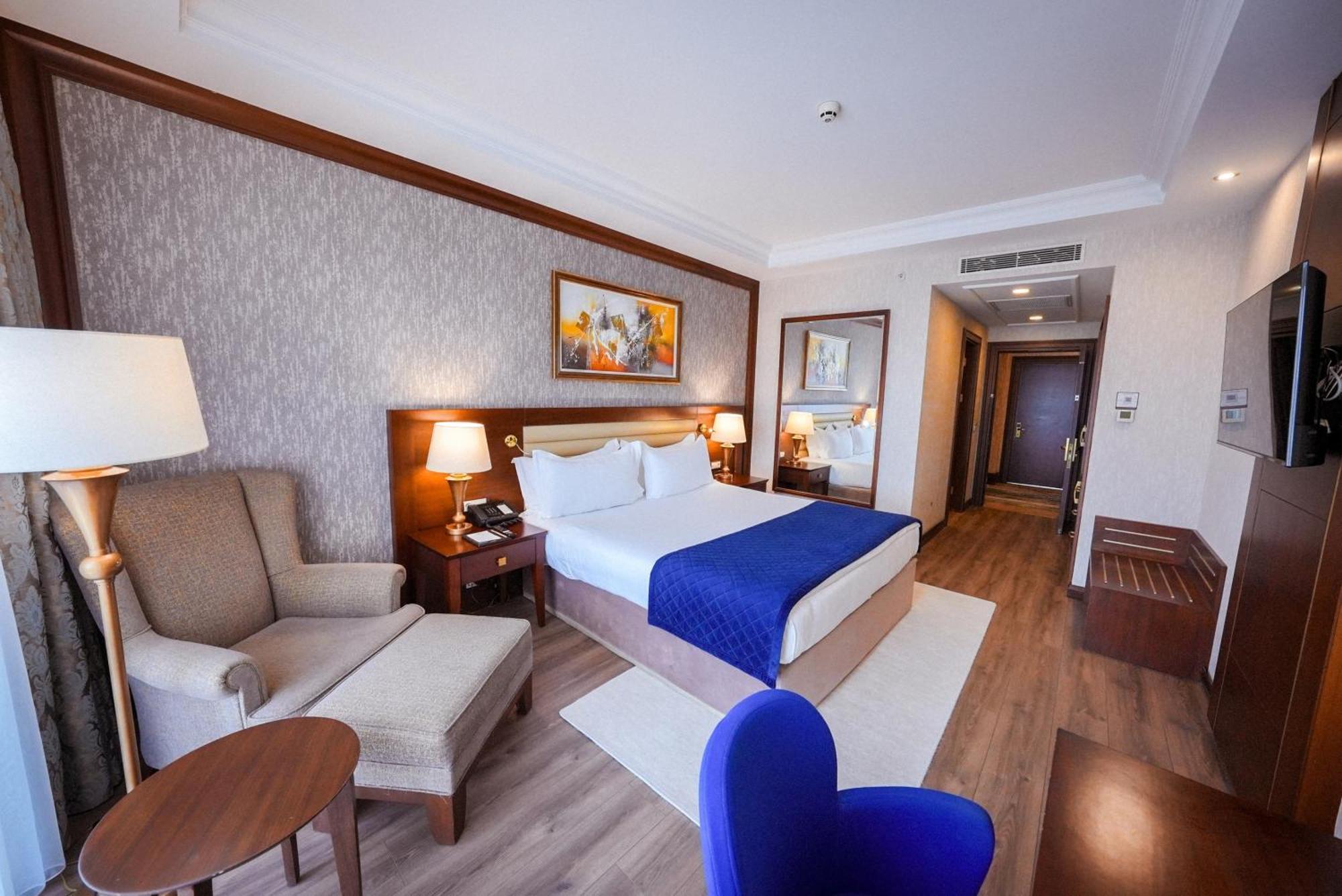 Deluxe King Sea View