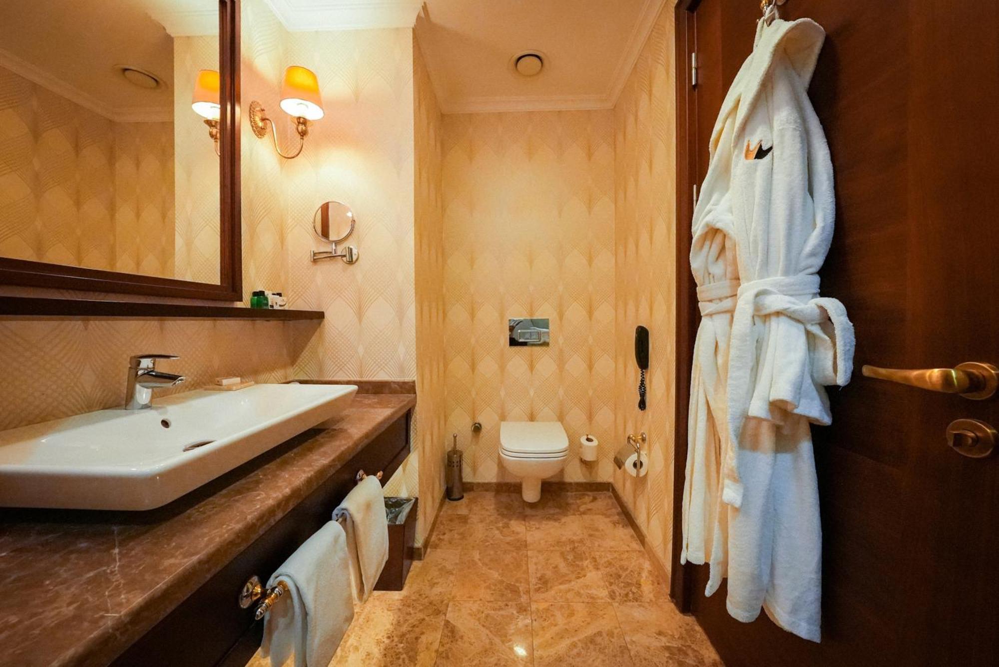 Deluxe King Sea View