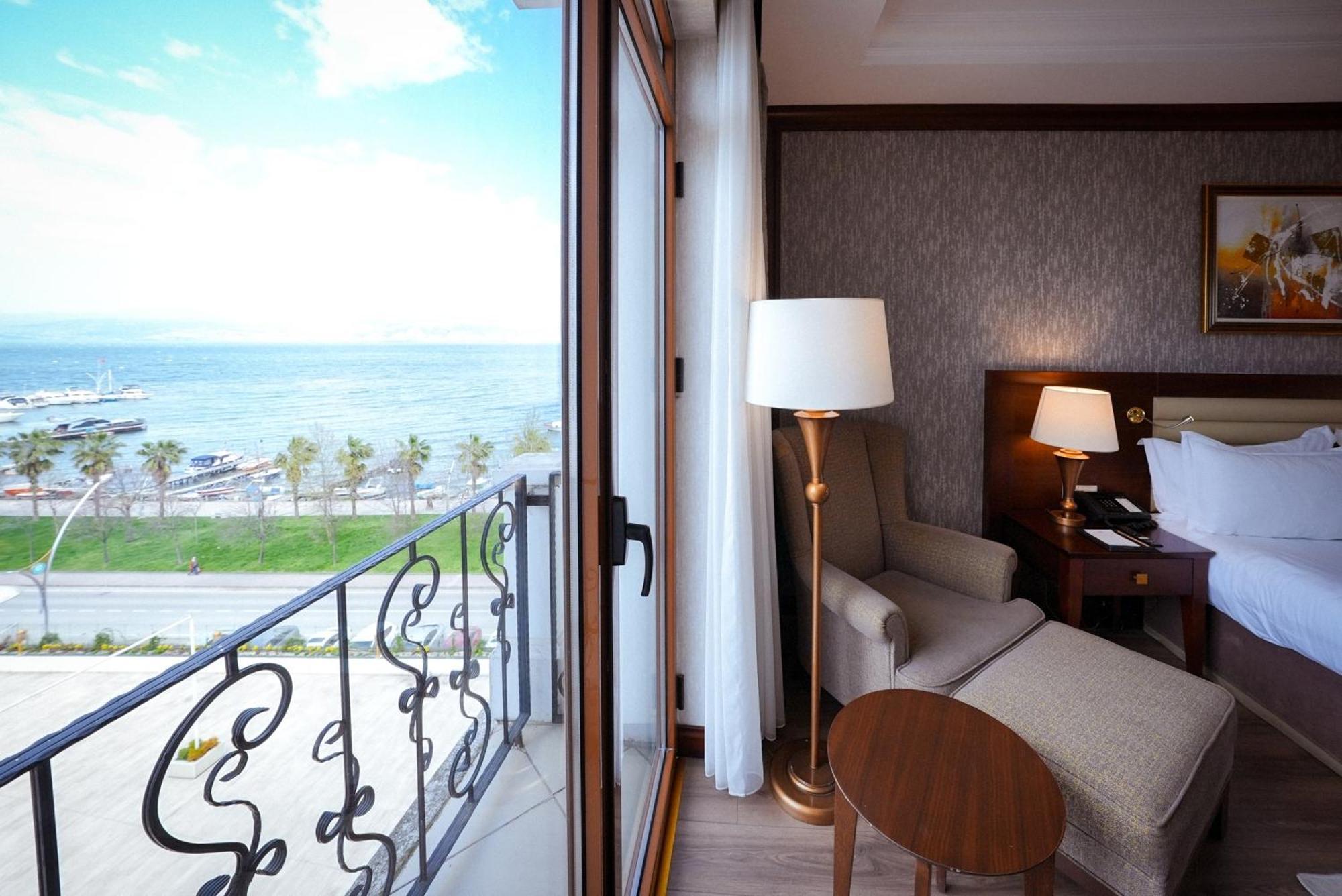 Deluxe King Sea View