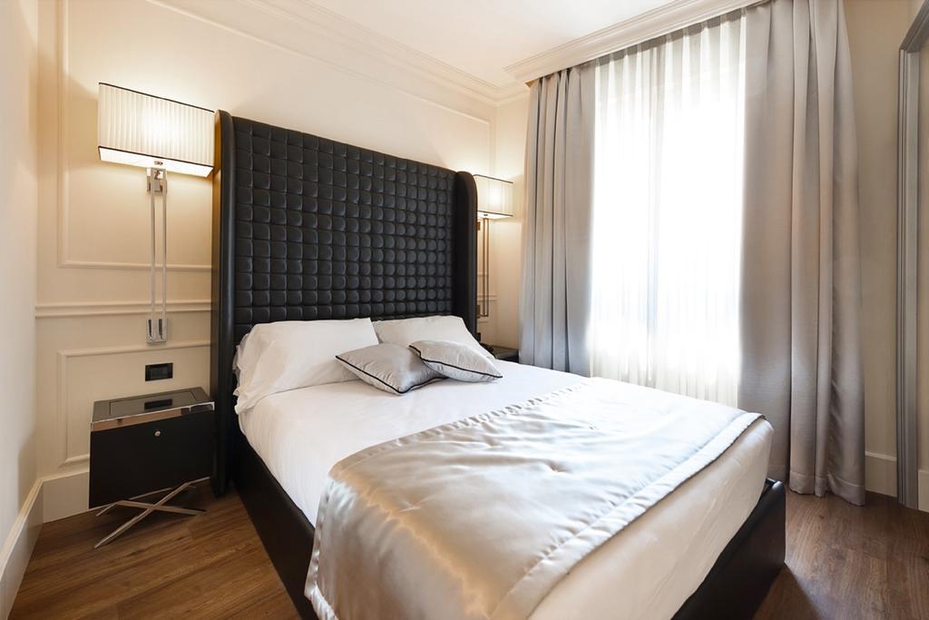 Deluxe One-Bedroom Apartment