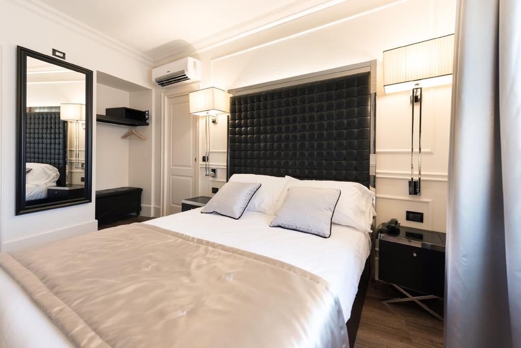 Deluxe One-Bedroom Apartment