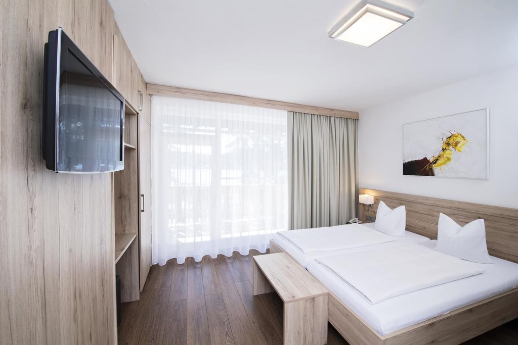 Doppelzimmer mit Balkon und Seeblick