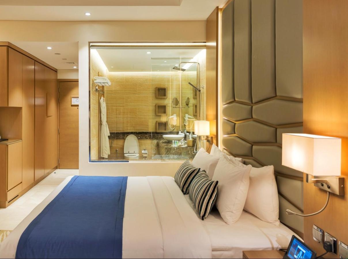 Superior Zimmer mit Stadtblick und kostenlosem Zugang zum hoteleigenen Strand in Palm - Jumeirah