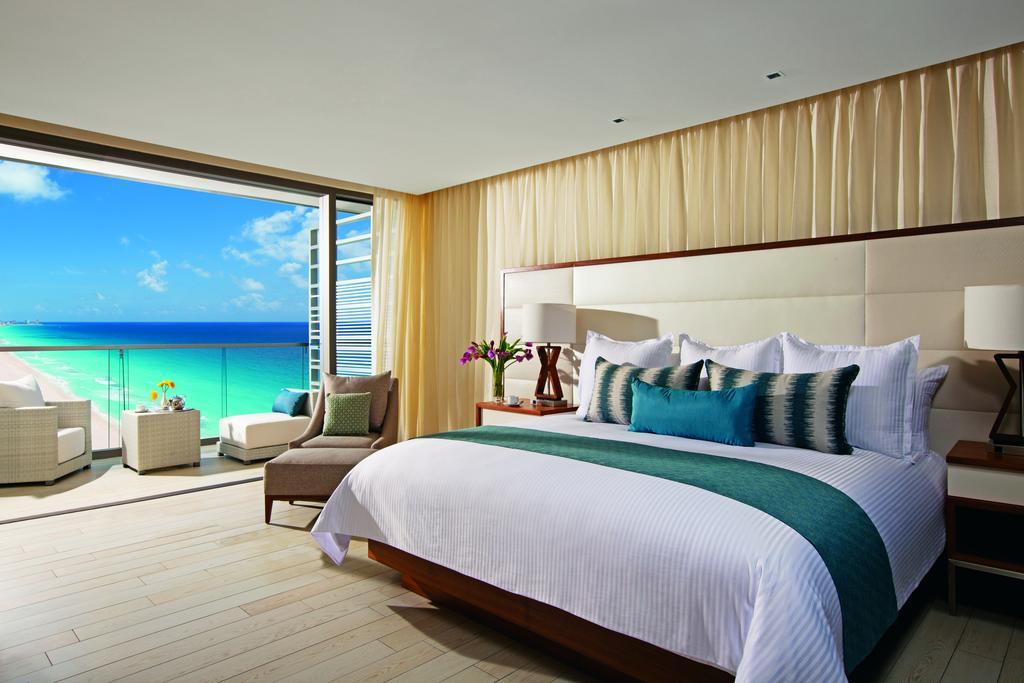 Deluxe Zimmer mit Kingsize-Bett und Meerblick