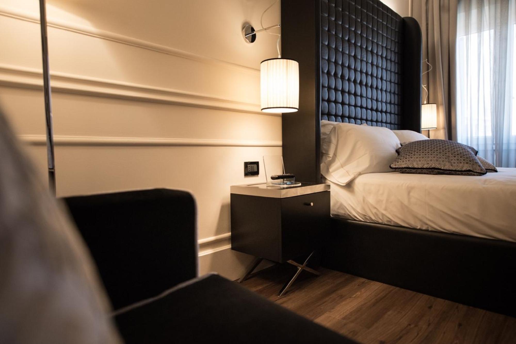 Deluxe One-Bedroom Apartment