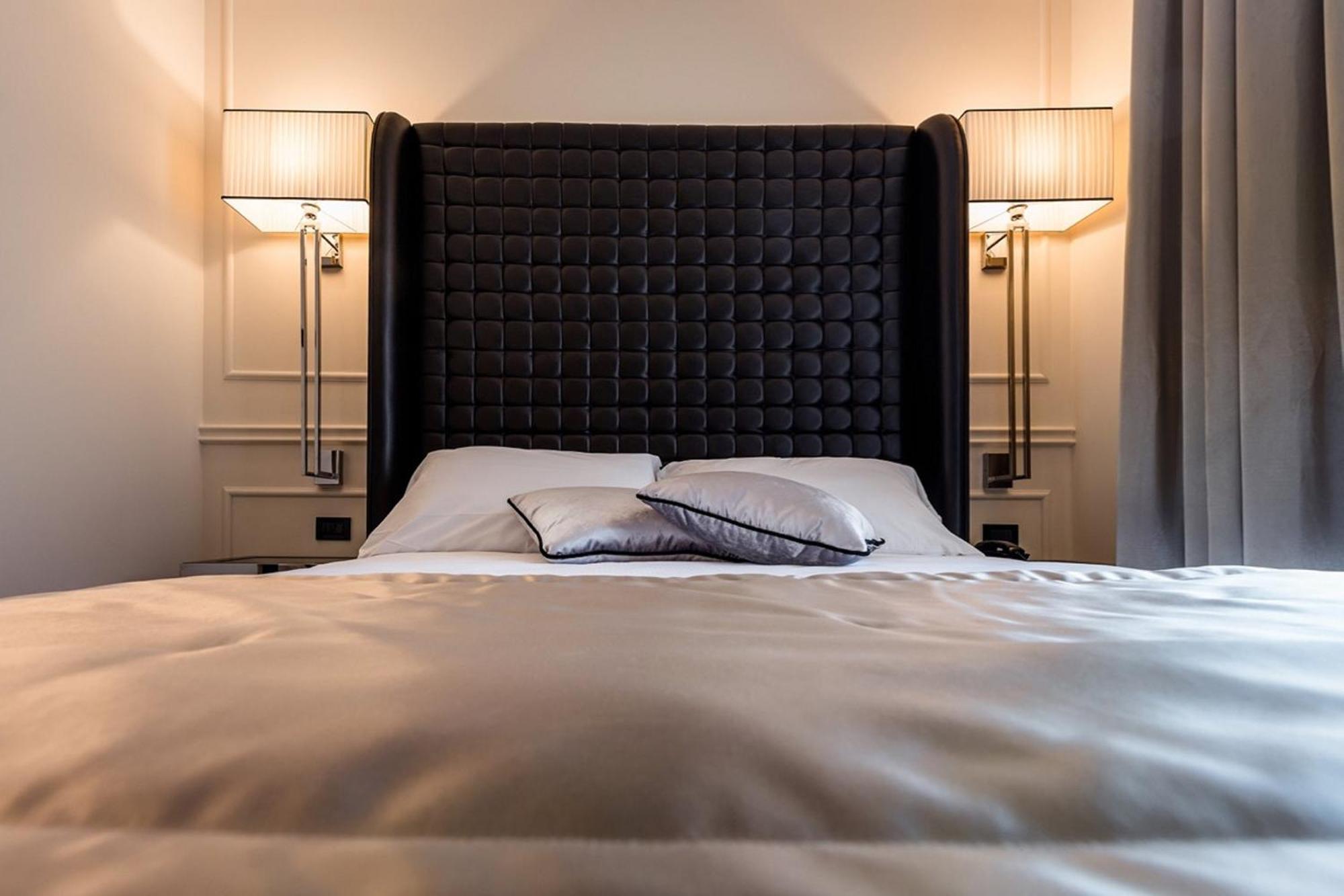Deluxe One-Bedroom Apartment