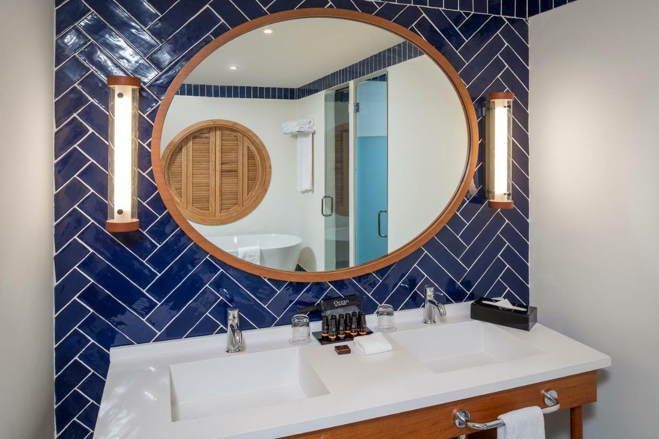 El Beso Privilege Royal Master Suite Ocean View Single