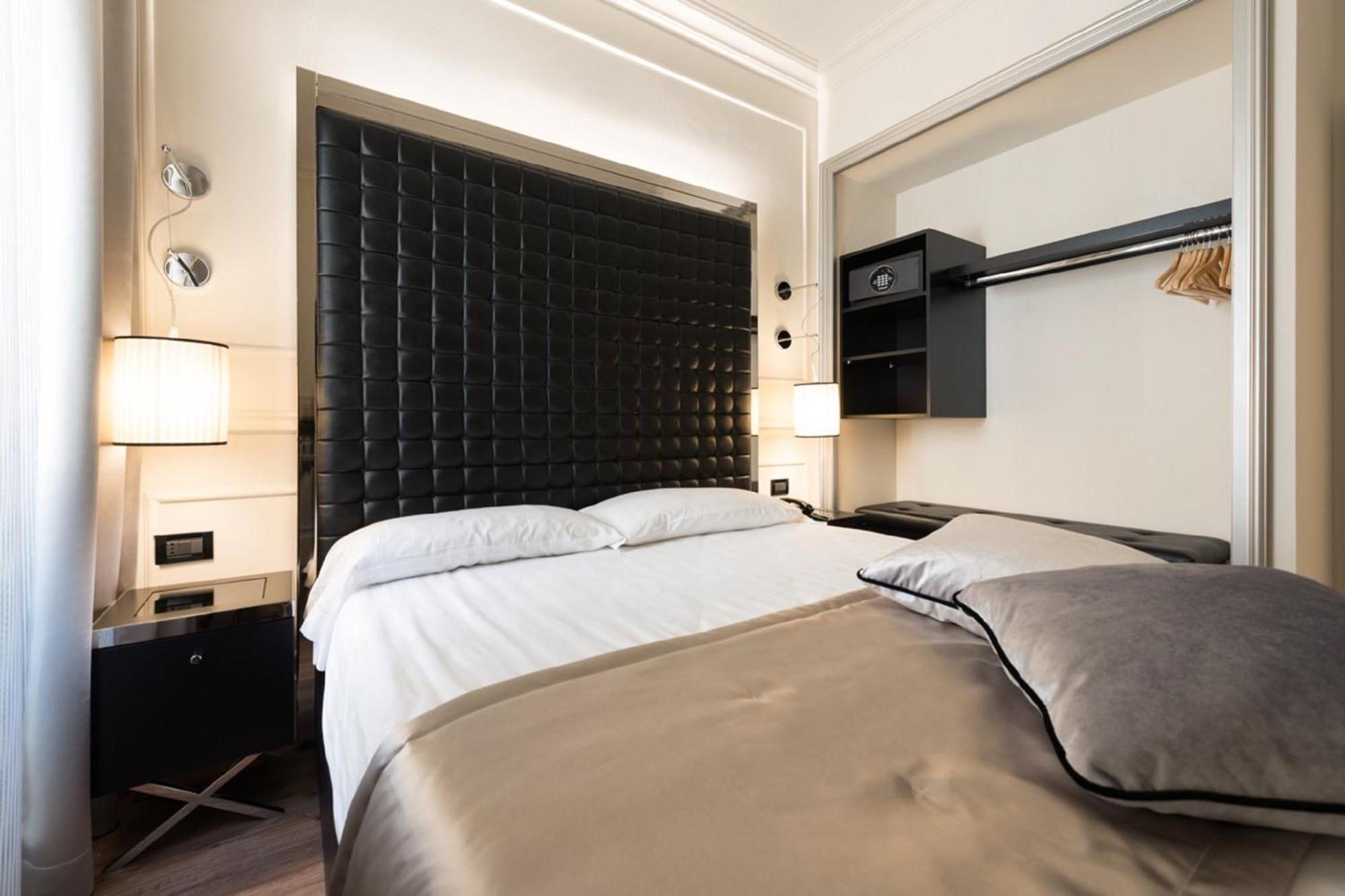 Deluxe One-Bedroom Apartment