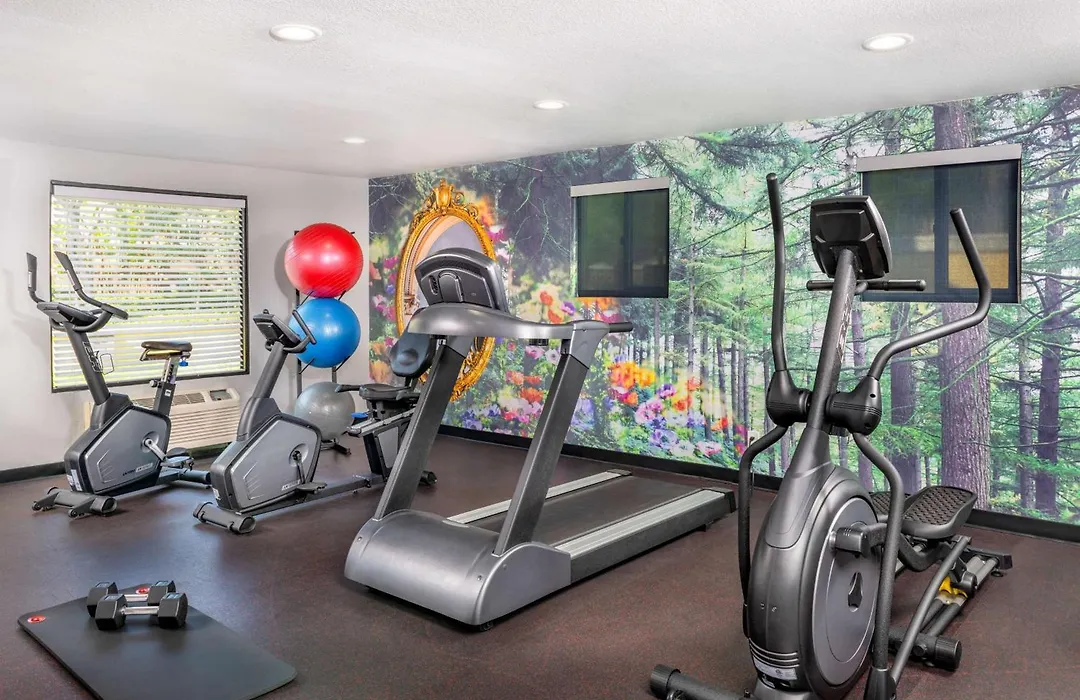 Best Western Plus Raffles Inn & Suites-1