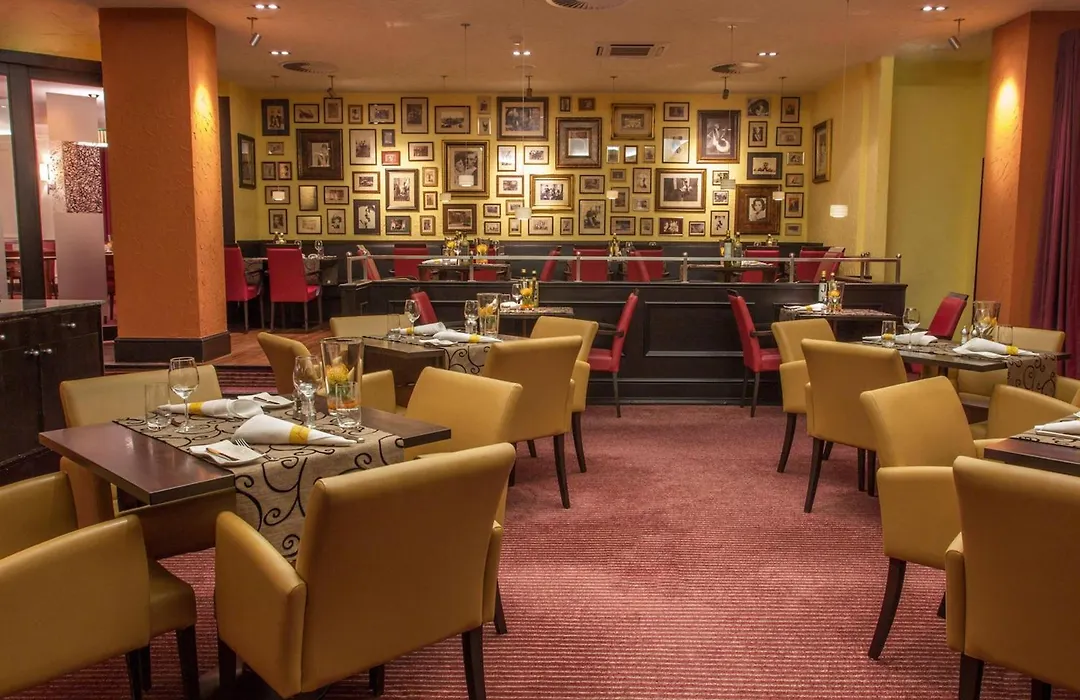 Courtyard by Marriott Düsseldorf Seestern-1
