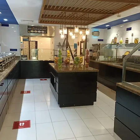 Ramada By Wyndham Downtown Dubai-3