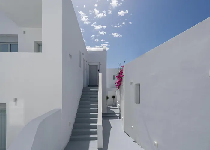 Cycladic Suites & Spa Fira 