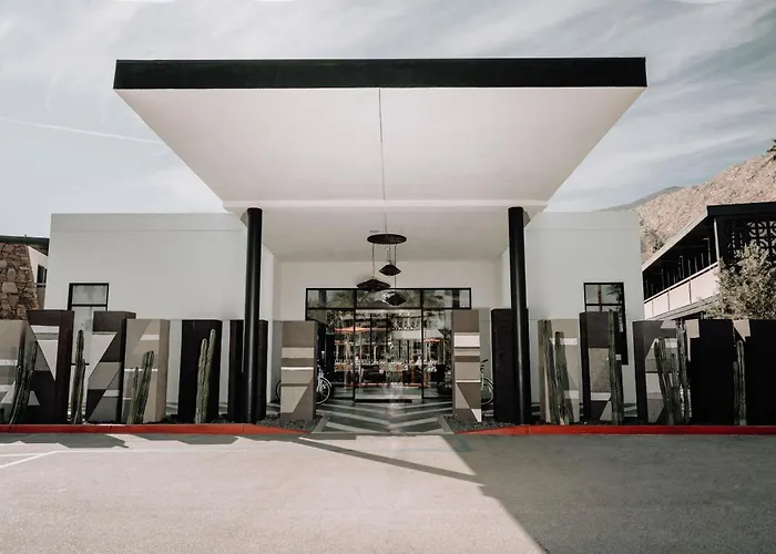 V Capri Palm Springs, A Dolce By Wyndham Hotel